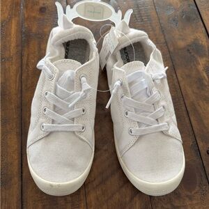 Maurices White Canvas Sneakers, size 8 1/2- NWT